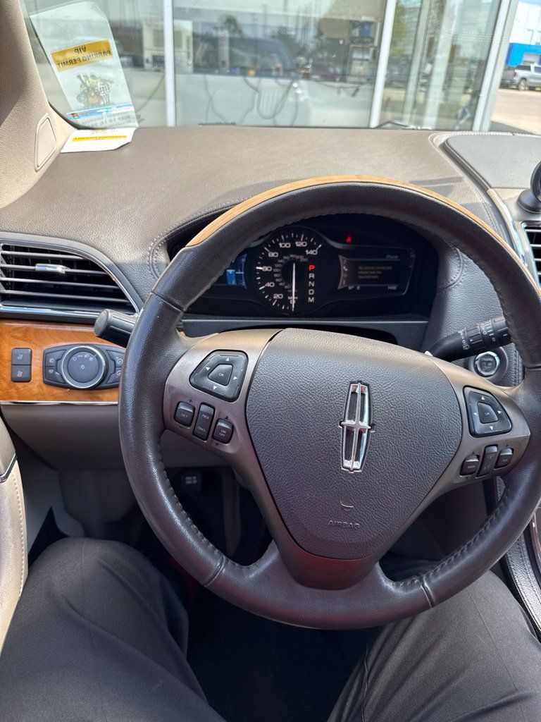 Used 2012 Lincoln MKX FWD image 9