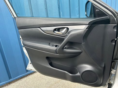 Used 2017 Nissan Rogue SV image 27