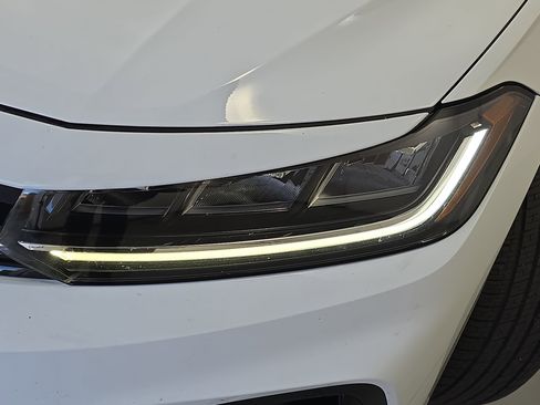 Certified 2025 Volkswagen Jetta Sport image 30