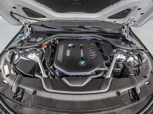 Used 2019 BMW 740i xDrive w/ Executive Package image 17