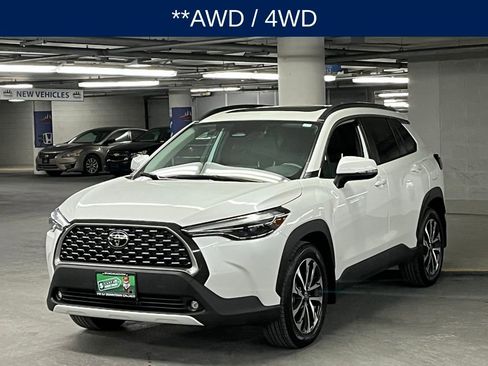 Used 2024 Toyota Corolla Cross XLE image 4