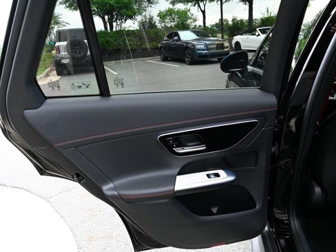 Used 2024 Mercedes-Benz GLC 43 AMG 4MATIC image 38