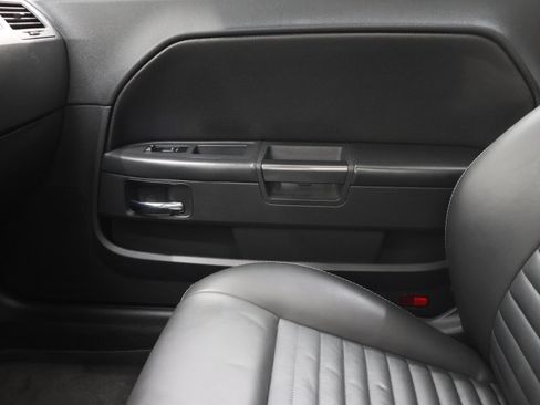 Used 2010 Dodge Challenger R/T RWD image 10