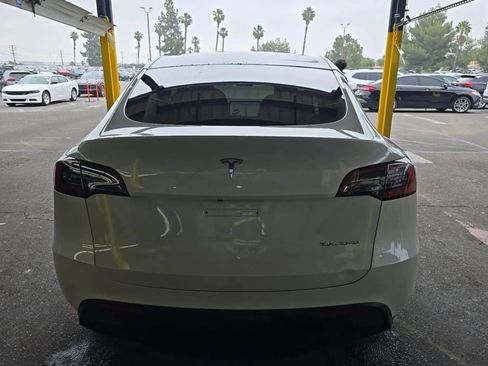 Used 2024 Tesla Model Y Long Range AWD/4WD image 2