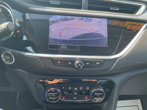 Used 2022 Buick Encore GX Essence w/ Experience Buick Package image 11