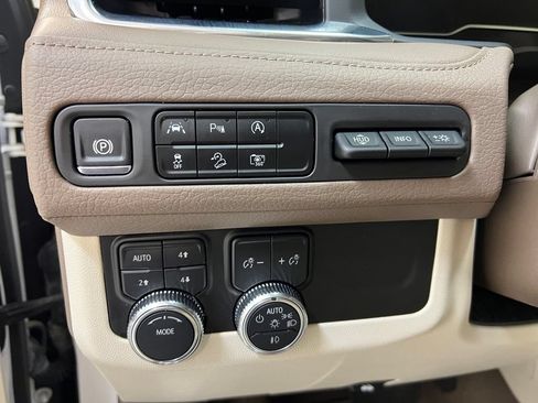 Used 2024 GMC Yukon Denali AWD/4WD image 18