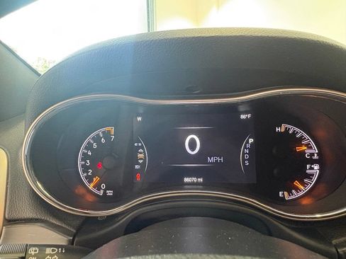 Used 2018 Jeep Grand Cherokee Laredo AWD/4WD image 5