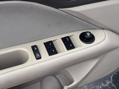 Used 2012 Ford Fusion SE image 16