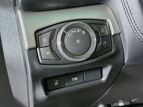 Used 2017 Ford Explorer Platinum image 17