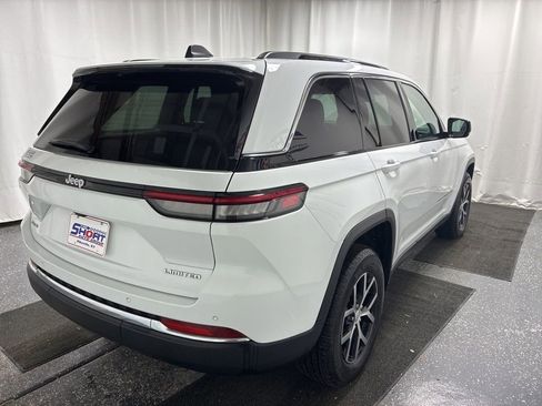 Used 2025 Jeep Grand Cherokee Limited image 4