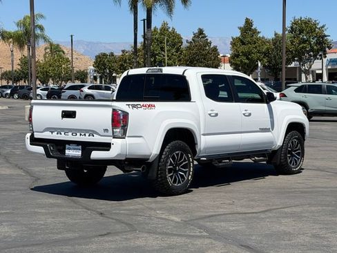 Used 2021 Toyota Tacoma TRD Sport w/ TRD Premium Sport Package AWD/4WD image 5