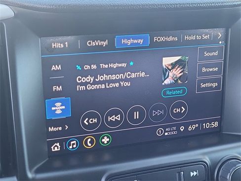 Used 2024 GMC Terrain SLT image 13