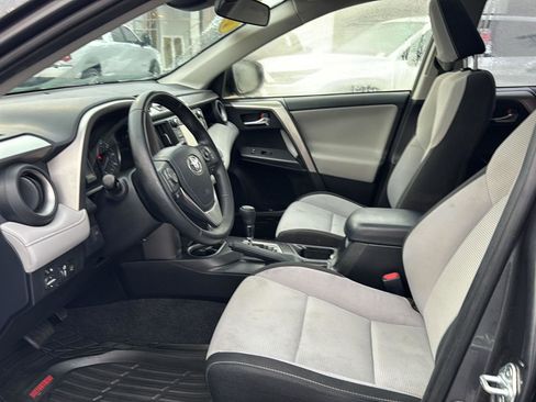 Used 2018 Toyota RAV4 XLE image 8