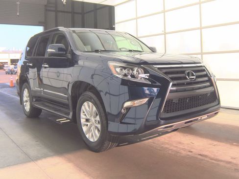 Used 2018 Lexus GX 460 Premium w/ Premium Package AWD/4WD image 3