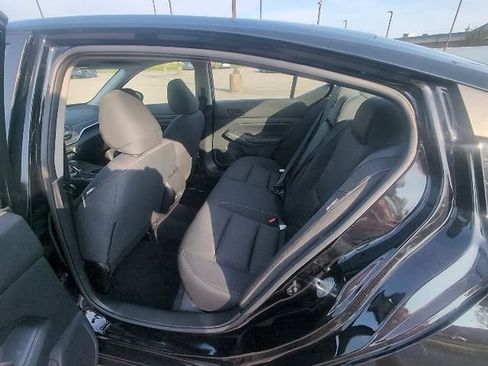 Used 2025 Nissan Altima 2.5 SV FWD image 9