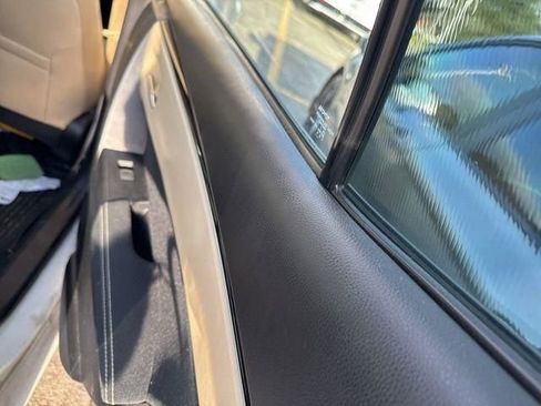 Used 2018 Toyota Corolla LE image 25