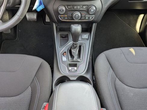 Used 2020 Jeep Cherokee Latitude image 20