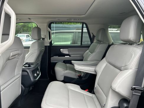 Used 2025 Ford Expedition Active image 14