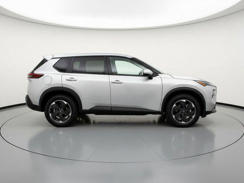 Used 2025 Nissan Rogue SV FWD image 11