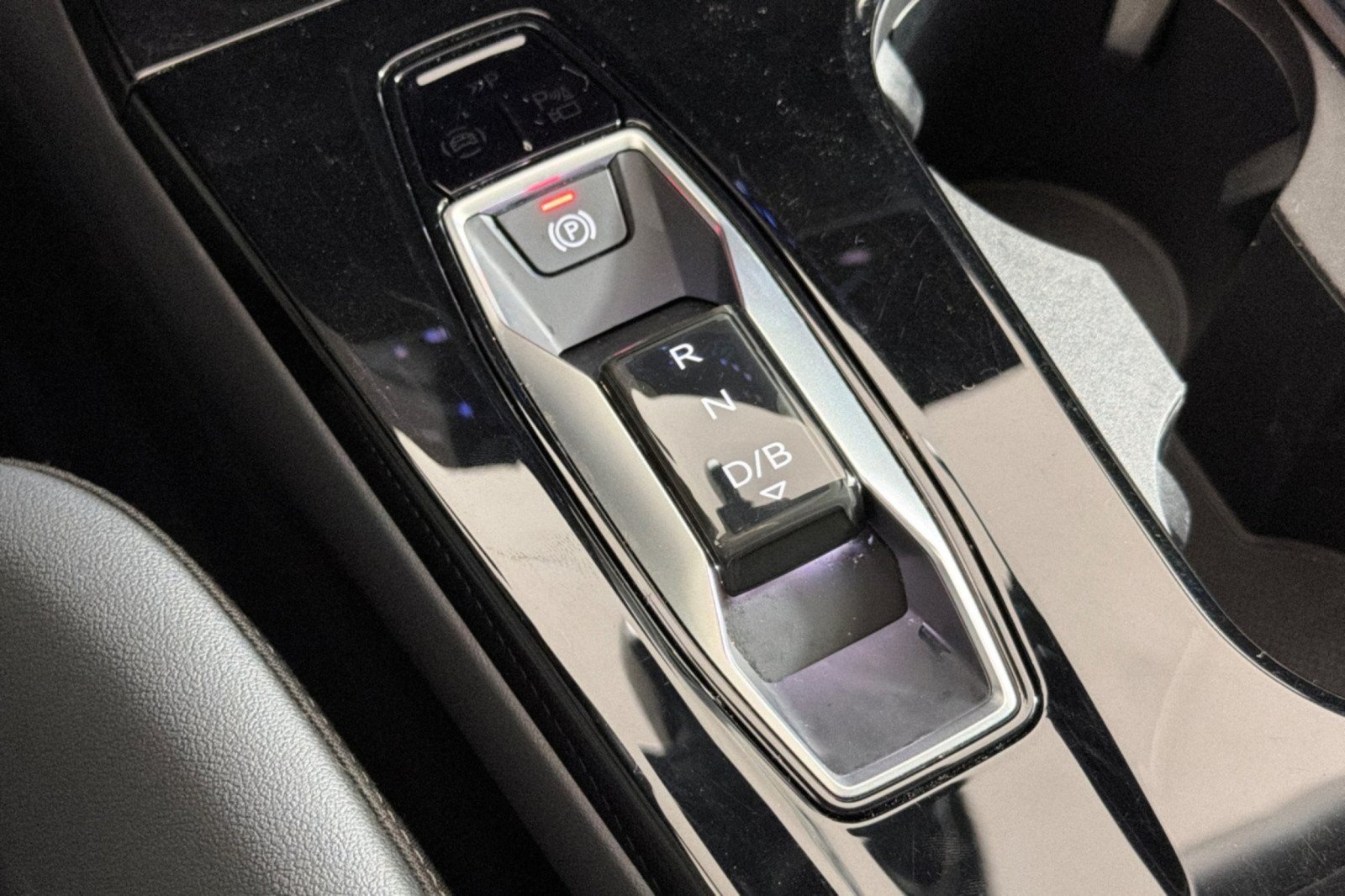 Used 2025 Audi Q6 e-tron Premium w/ Convenience Package AWD/4WD image 19