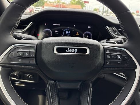Used 2023 Jeep Grand Cherokee Altitude AWD/4WD image 23