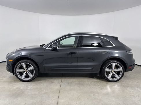 Certified 2024 Porsche Macan AWD/4WD image 2