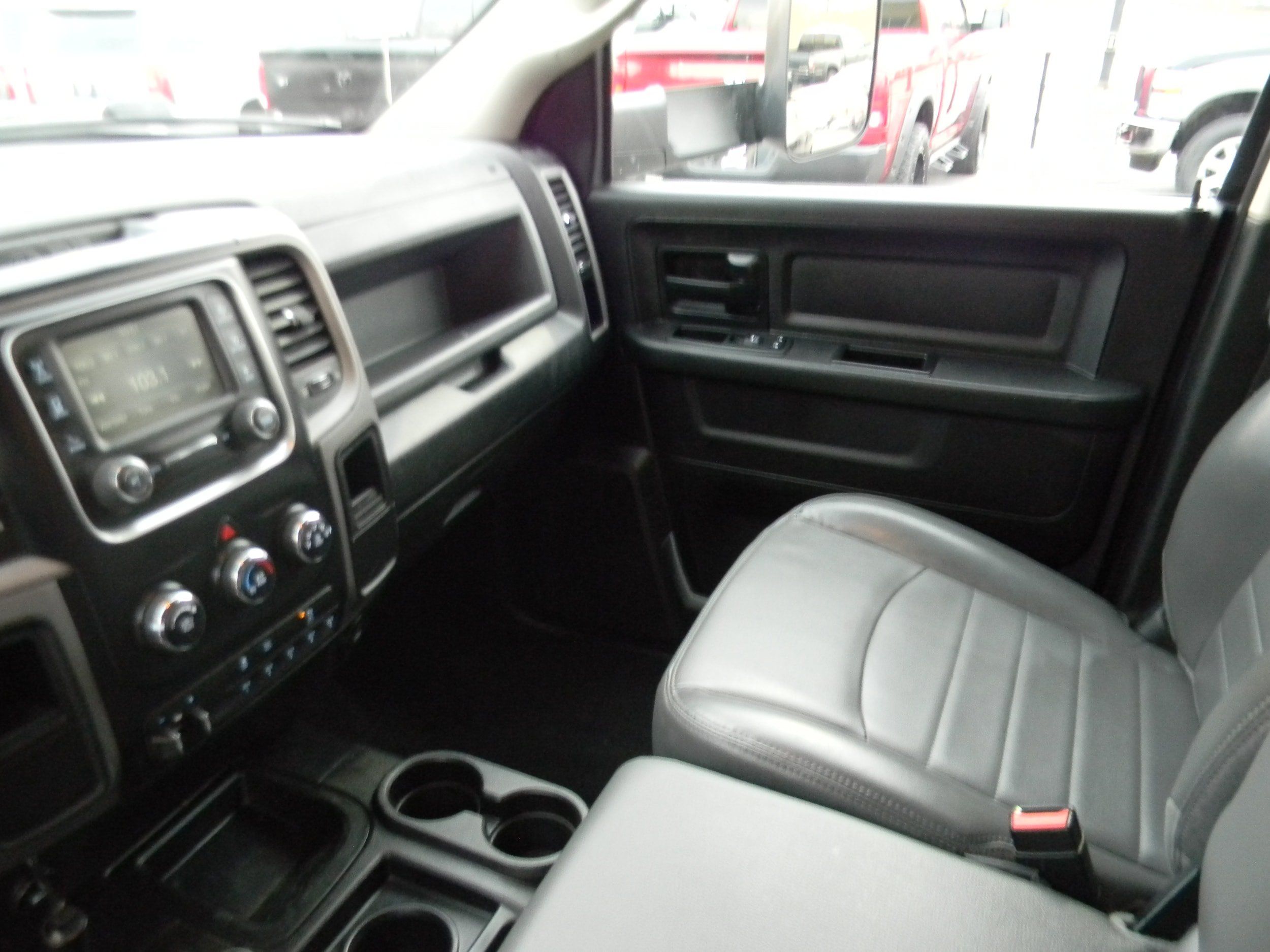 Used 2018 RAM 2500 Tradesman w/ Chrome Appearance Group AWD/4WD image 8