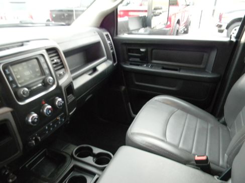Used 2018 RAM 2500 Tradesman w/ Chrome Appearance Group image 8