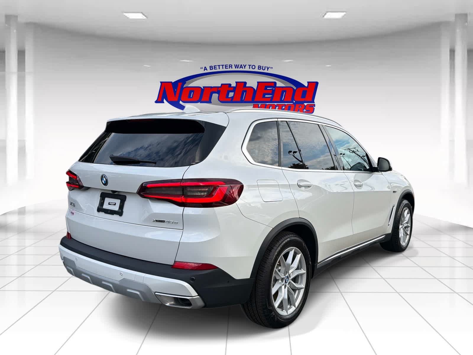 Used 2023 BMW X5 xDrive45e w/ Parking Assistance Package AWD/4WD image 3
