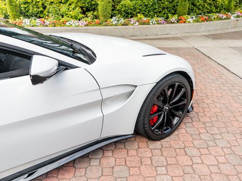 Used 2020 Aston Martin V8 Vantage Coupe RWD image 9