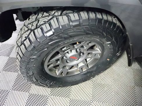 Used 2020 Toyota 4Runner TRD Off-Road Premium w/ Moonroof Package AWD/4WD image 17