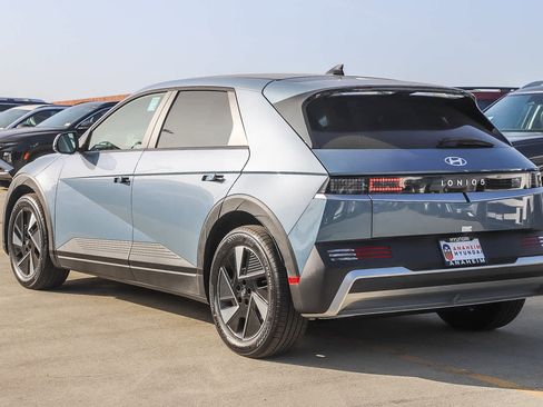 New 2026 Hyundai Ioniq 5 SEL RWD image 8