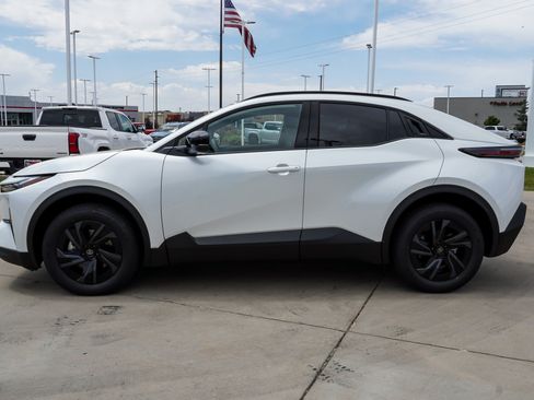 New 2026 Toyota C-HR AWD/4WD image 5