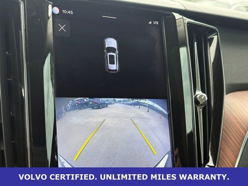 Certified 2023 Volvo XC60 B5 Plus AWD/4WD image 24