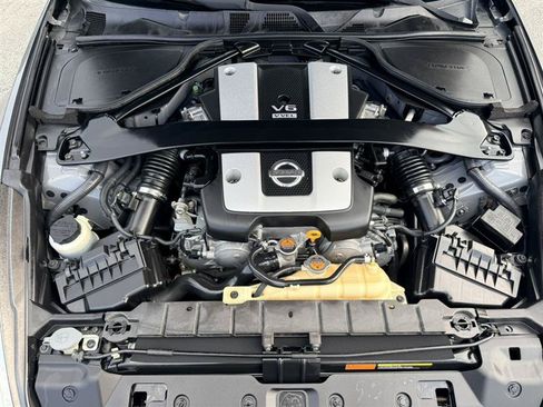 Used 2015 Nissan 370Z Touring RWD image 26
