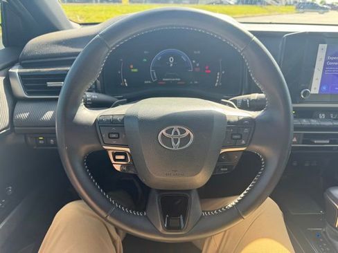 Used 2025 Toyota Camry SE w/ Convenience Package FWD image 14
