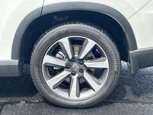 Used 2025 Honda Pilot Elite image 35
