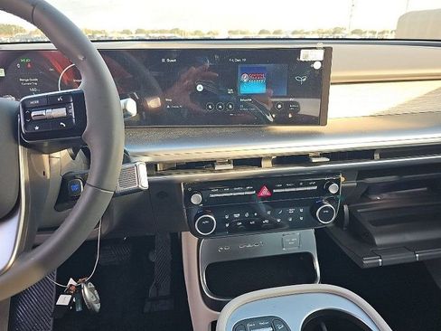 Used 2026 Hyundai Ioniq 9 SEL image 11