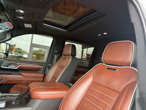 Used 2025 GMC Sierra 2500 Denali Ultimate AWD/4WD image 11
