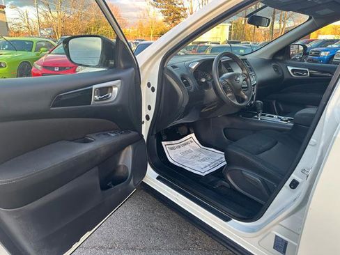 Used 2017 Nissan Pathfinder S image 11