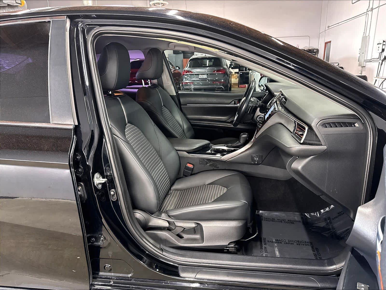 Used 2020 Toyota Camry SE FWD image 10