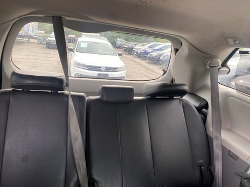 Used 2014 Toyota Sienna SE image 21