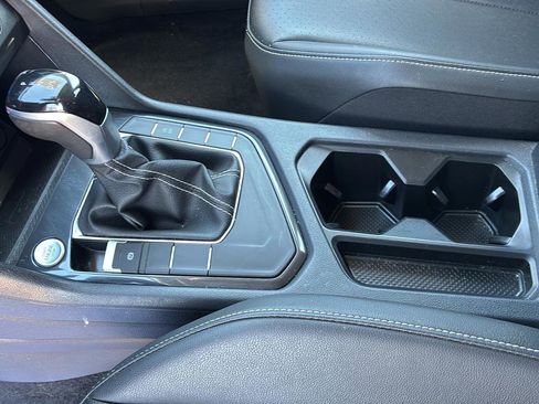 Used 2024 Volkswagen Tiguan SE image 23