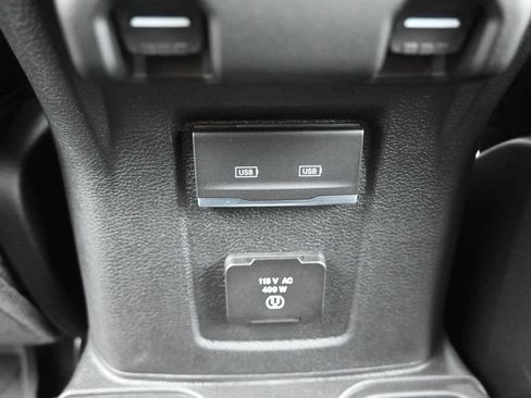 Used 2025 Jeep Gladiator Rubicon w/ Convenience Group AWD/4WD image 15