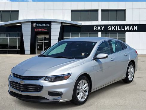 Used 2018 Chevrolet Malibu LT FWD image 3