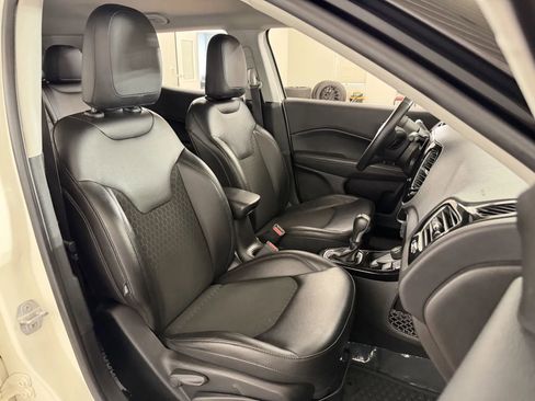 Used 2018 Jeep Compass Latitude w/ Popular Equipment Group AWD/4WD image 38