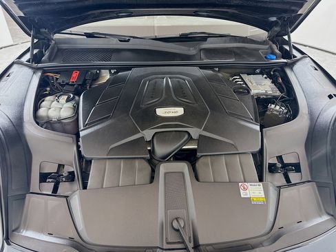 Used 2023 Porsche Cayenne image 30