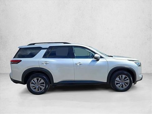 Used 2024 Nissan Pathfinder SV FWD image 4