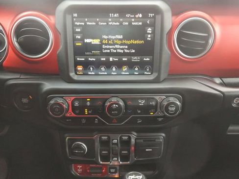 Used 2019 Jeep Wrangler Unlimited Rubicon w/ Uconnect 4C Nav & Sound Group image 19