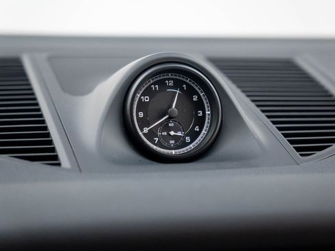 Certified 2025 Porsche Macan image 28